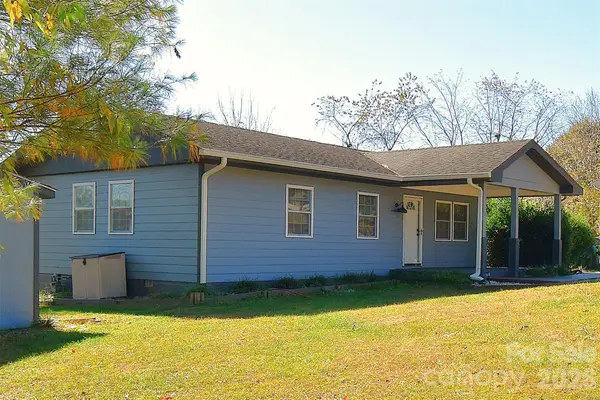 17 Lionel Place, Asheville, NC 28806