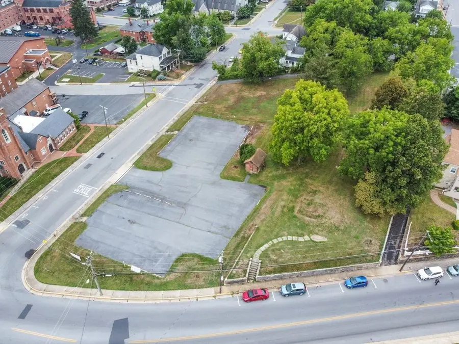 800 & 812 Main St W, Waynesboro, VA 22980 - Image #2