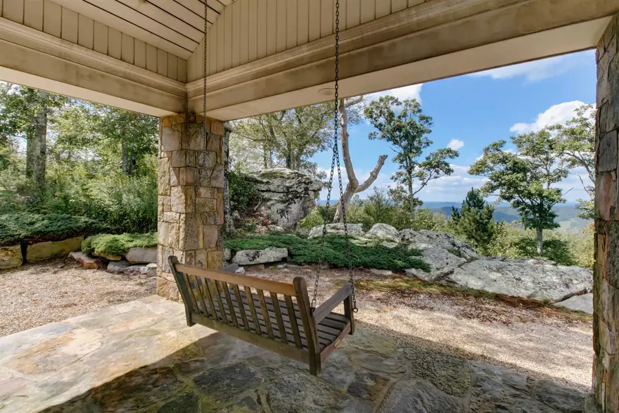 504 Airport Dr, Hot Springs, VA 24445 - Image #2