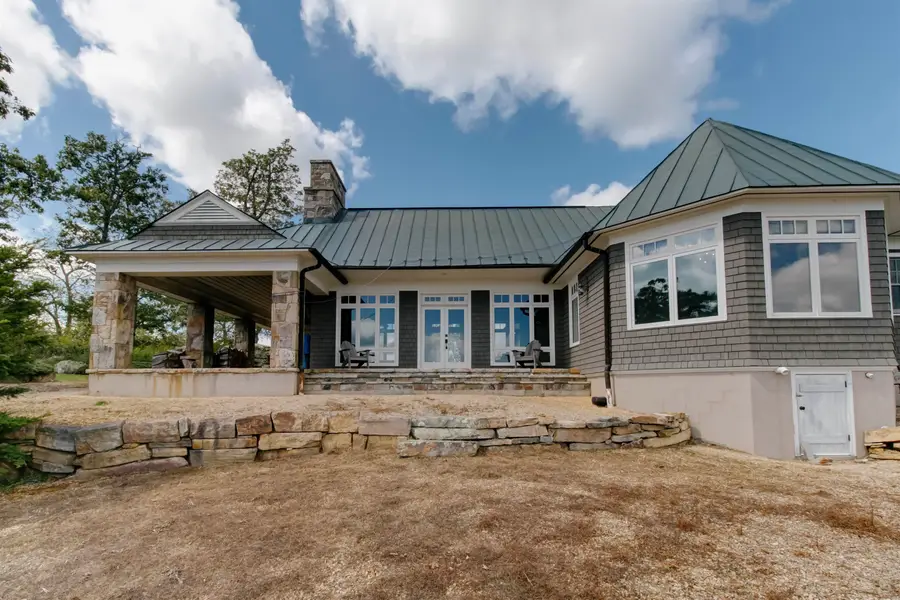 504 Airport Dr, Hot Springs, VA 24445 - Image #3