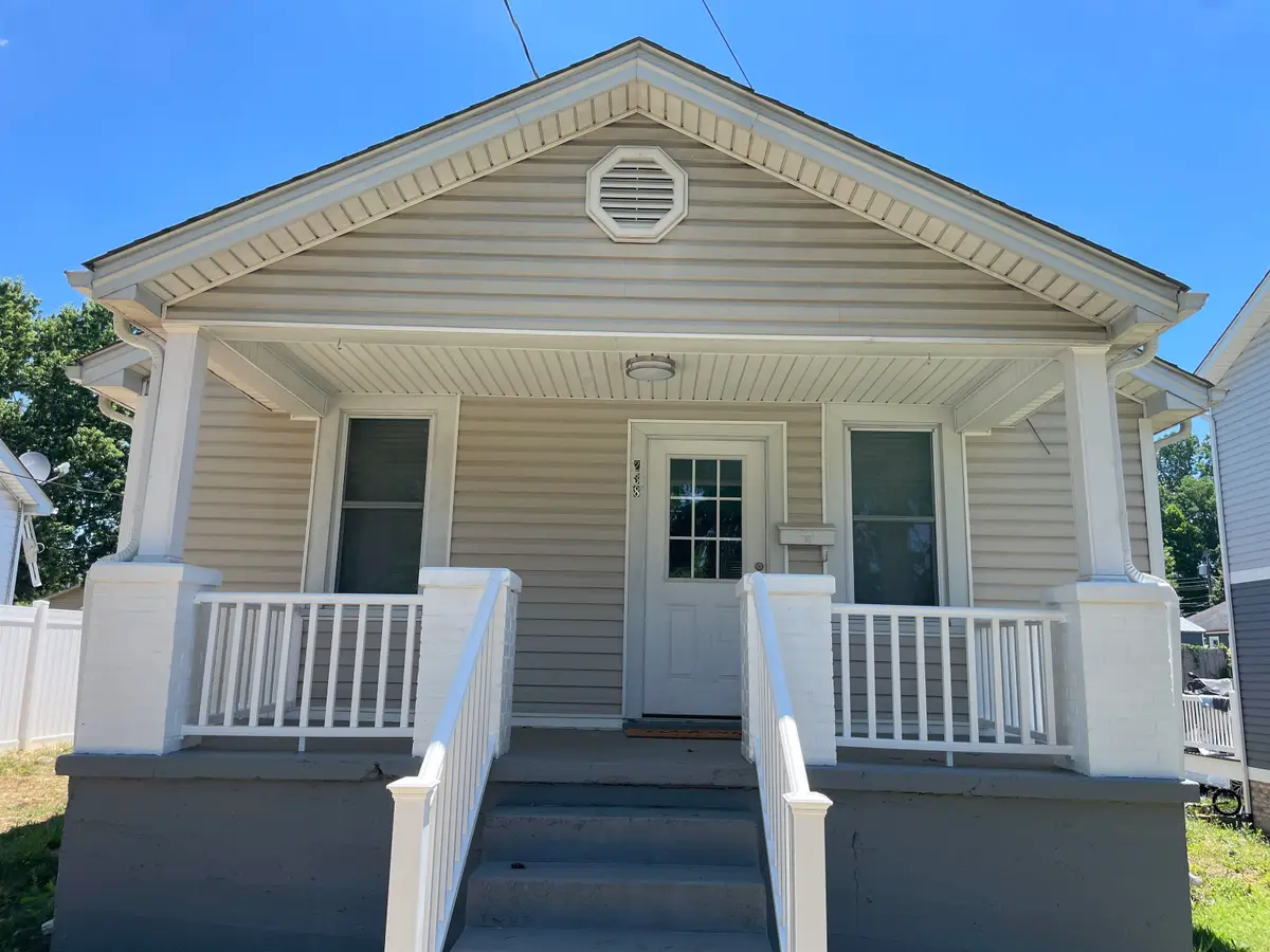 238 Charlotte Ave N, Waynesboro, VA 22980 - #1
