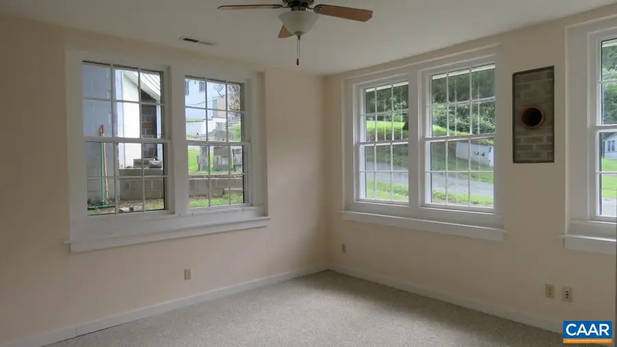 730 Canal St, Scottsville, VA 24590 - #3