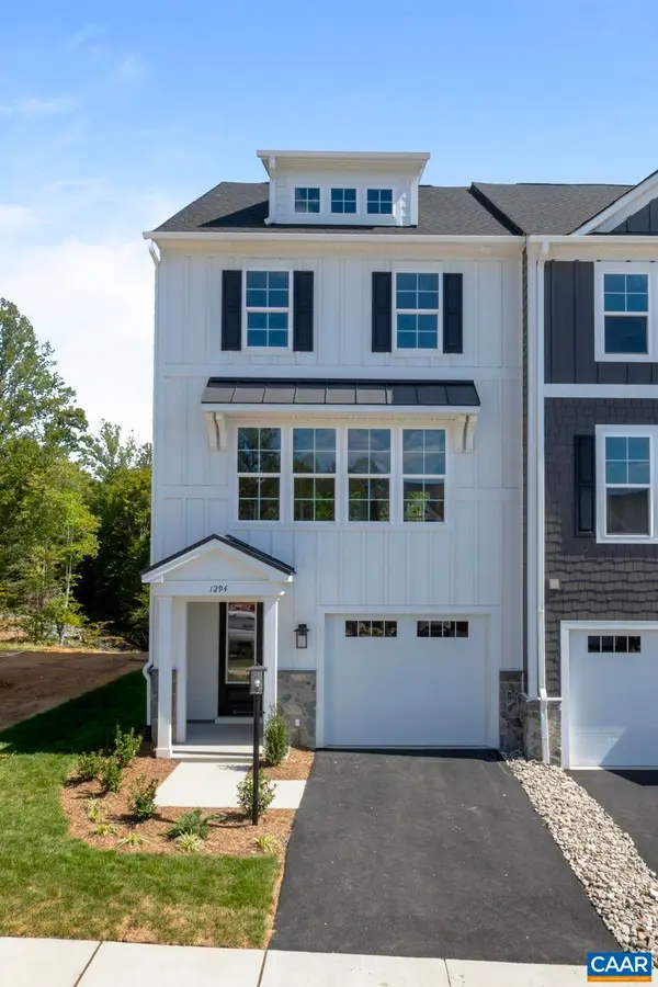 37 Farrow Cir, Charlottesville, VA 22901