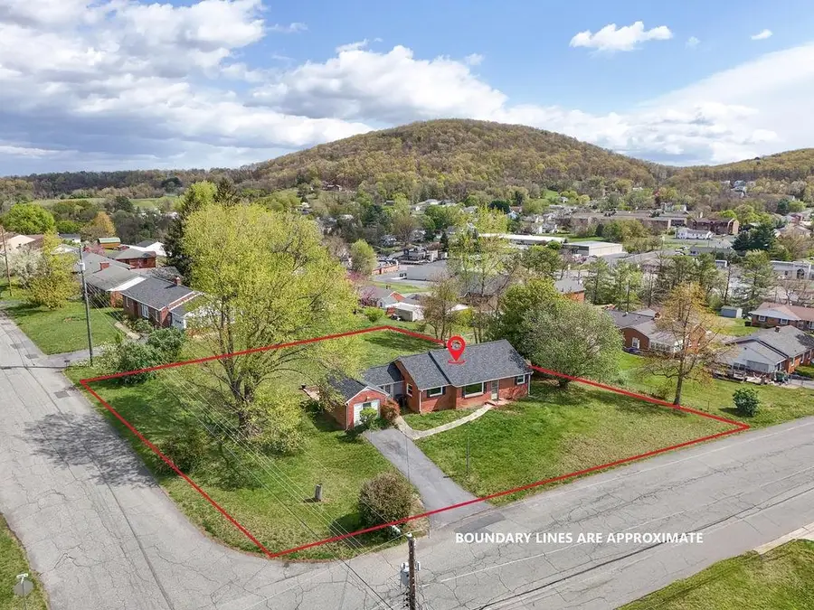 396 Linden Dr, Staunton, VA 24401 - Image #2