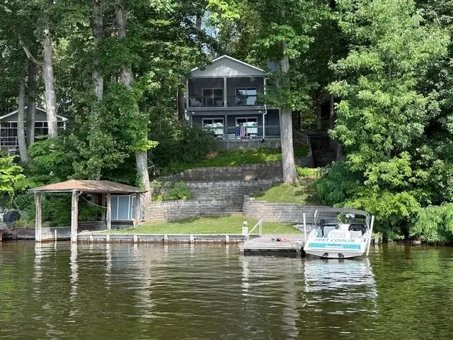 1249 Lakeshore Dr N, Louisa, VA 23093 - Image #1