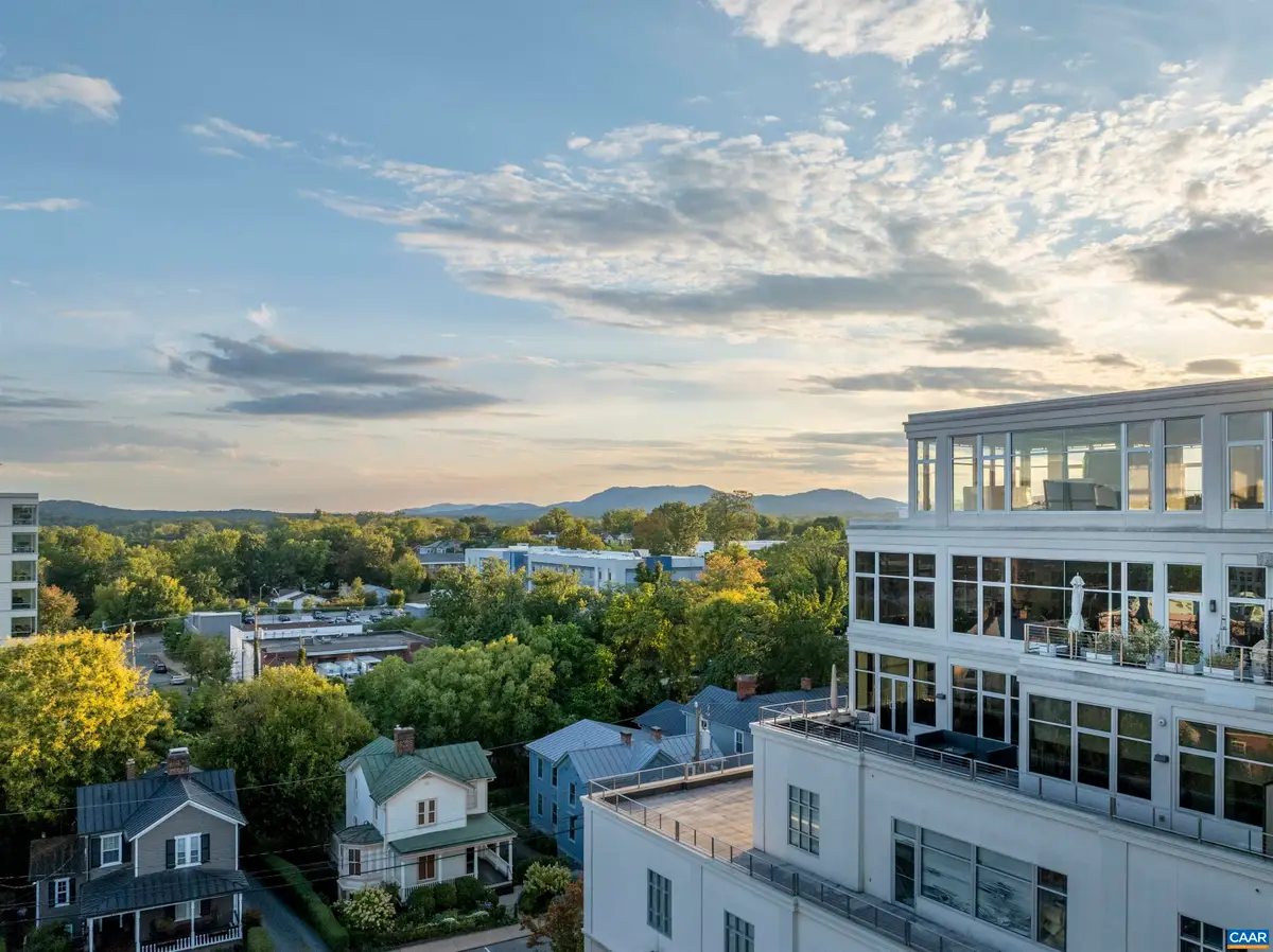 218 Water St W, Charlottesville, VA 22902 - #1