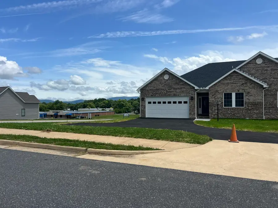 81 Meriwether Cir, Stuarts Draft, VA 24477 - Image #2