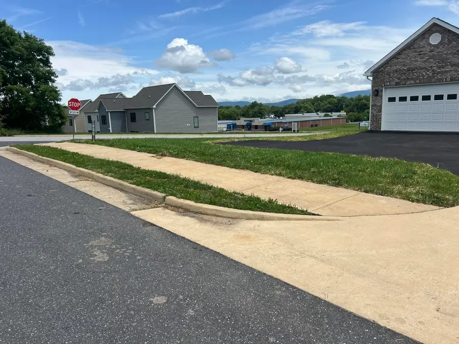 81 Meriwether Cir, Stuarts Draft, VA 24477 - Image #3