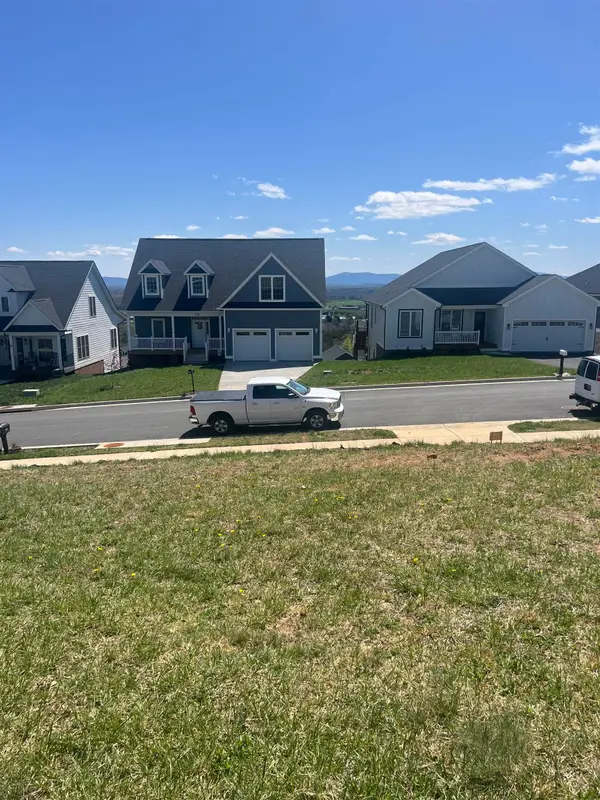 119 Chamberlain Dr, Staunton, VA 24401