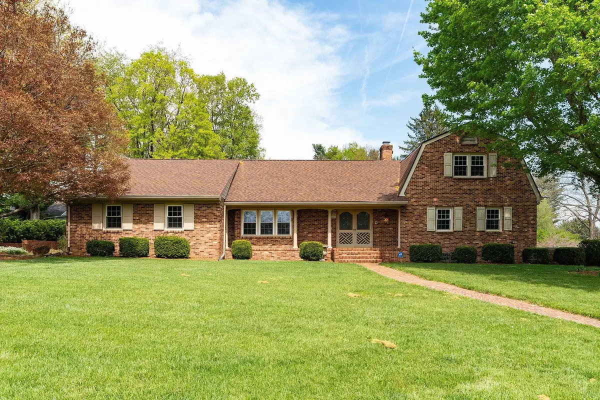 812 Meadowbrook Rd, Waynesboro, VA 22980 - Image #1