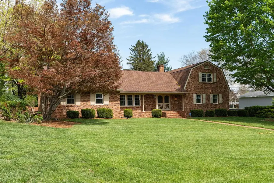 812 Meadowbrook Rd, Waynesboro, VA 22980 - Image #2