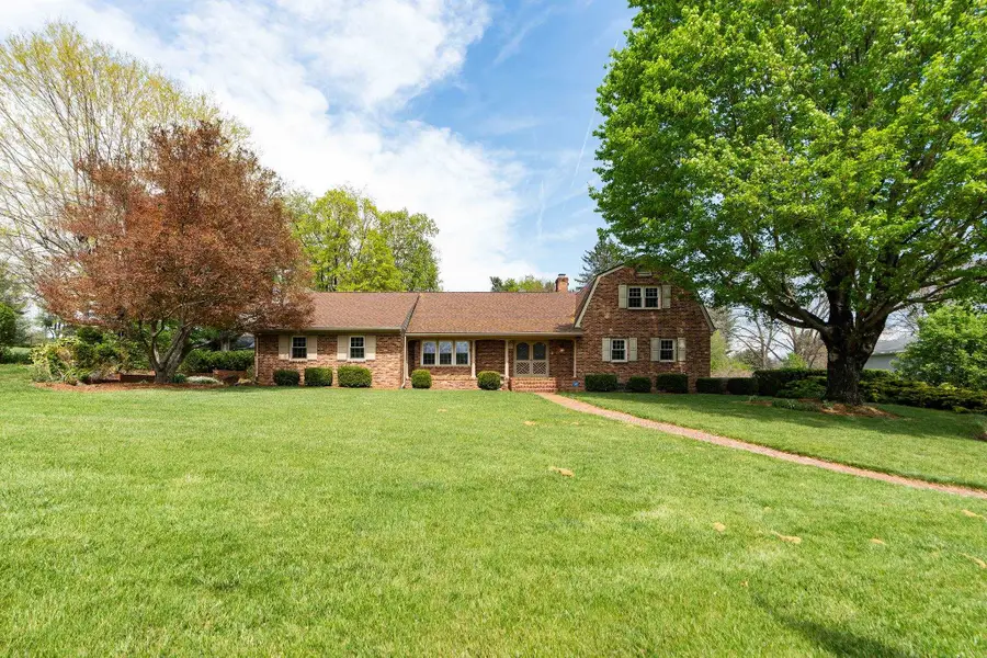 812 Meadowbrook Rd, Waynesboro, VA 22980 - Image #3