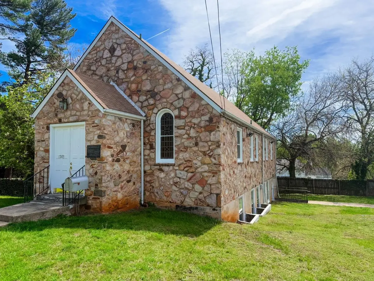 1203 Windsor Ln, Staunton, VA 24401 - Image #1