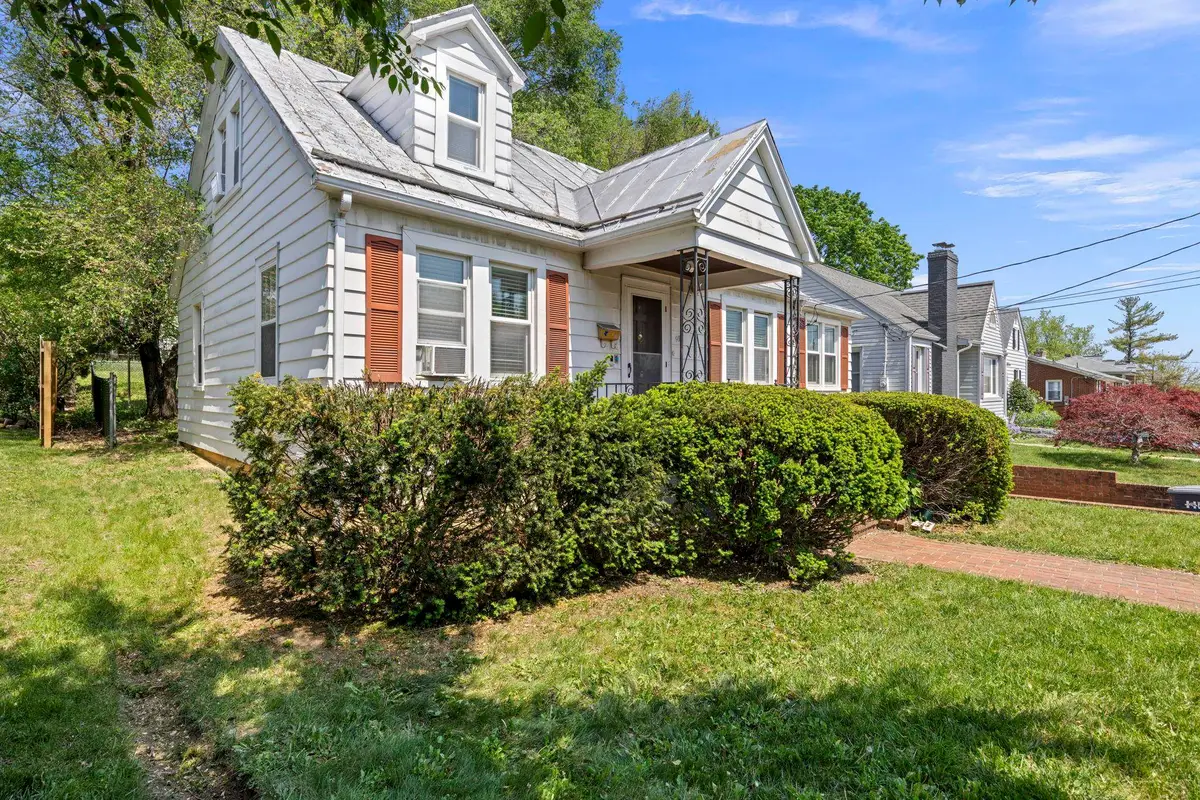 917 Chestnut Dr, Harrisonburg, VA 22801 - Image #1