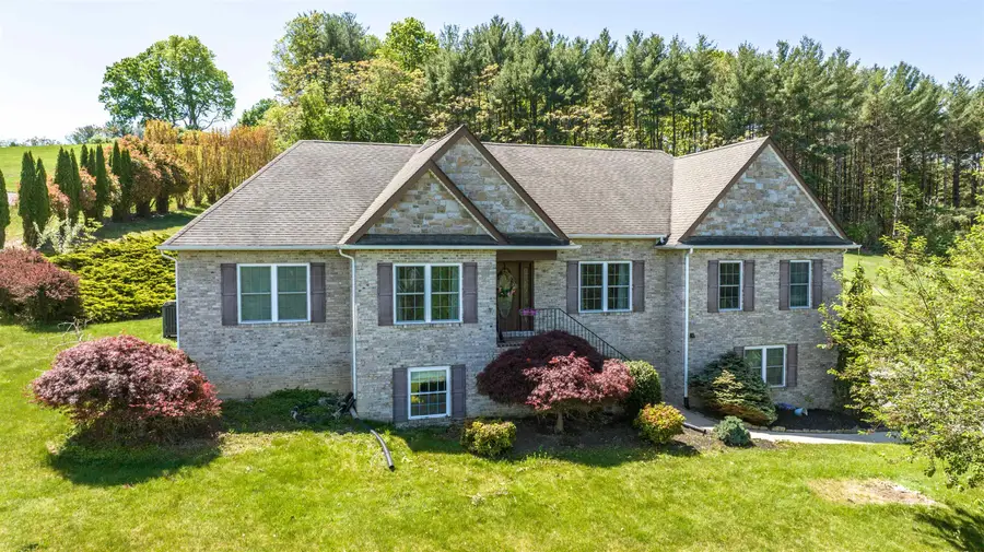 81 Cedar Creek Ln, Fort Defiance, VA 24437 - Image #2