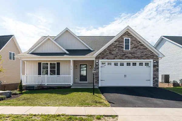 216 Spring Run Ln, Waynesboro, VA 22980