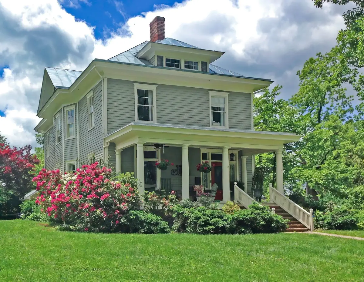 4 White St, Lexington, VA 24450 - #1