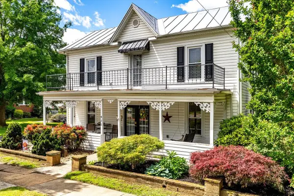 411 Fourth St, Shenandoah, VA 22849