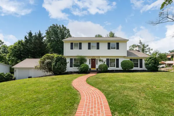 303 Copeland Dr, Staunton, VA 24401