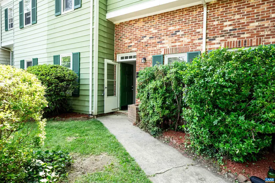 158 Scarborough Pl, Charlottesville, VA 22903 - Image #3