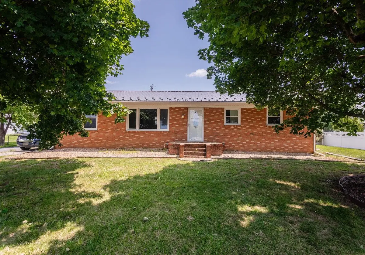 508 Stuart Ave N, Elkton, VA 22827 - #1