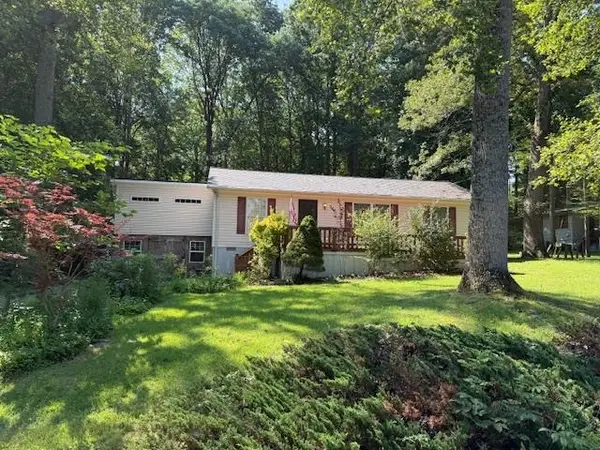 1909 Lakeshore Dr S, Louisa, VA 23093