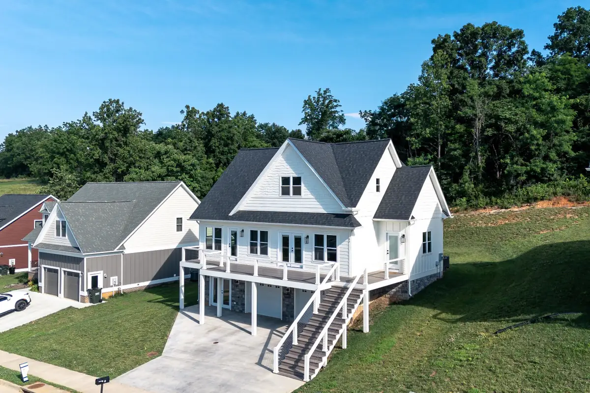 43 Mcilwee Ln, Staunton, VA 24401 - Image #1