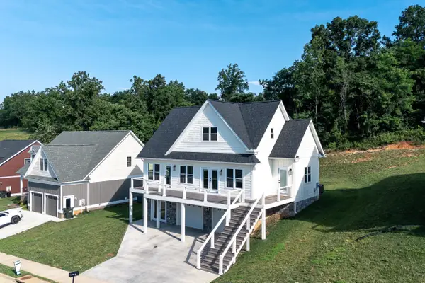 43 Mcilwee Ln, Staunton, VA 24401