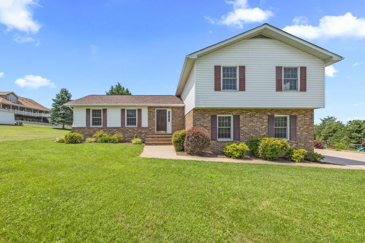 336 Hollingsworth Rd, Woodstock, VA 22664 - #1