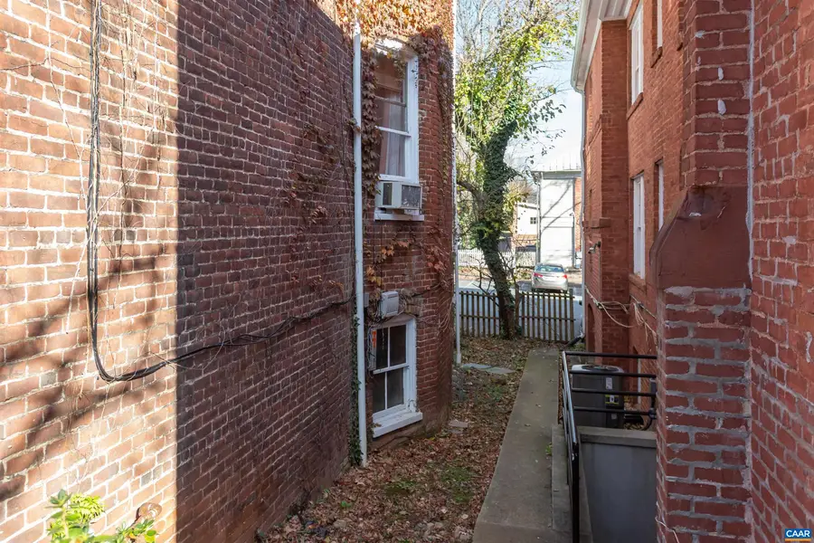 615 High St E, Charlottesville, VA 22902 - Image #2