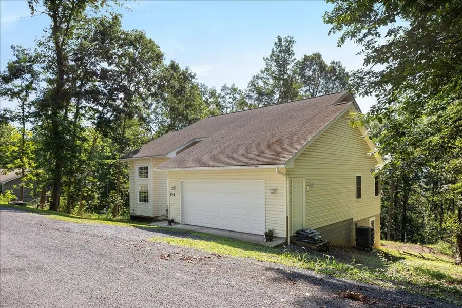 139 Maple Ave, Mount Jackson, VA 22842 - Image #2