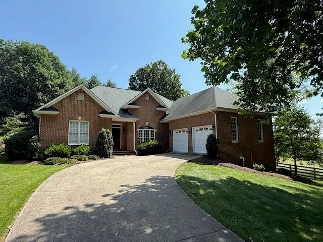 201 Oak Ridge Dr, Staunton, VA 24401 - Image #1