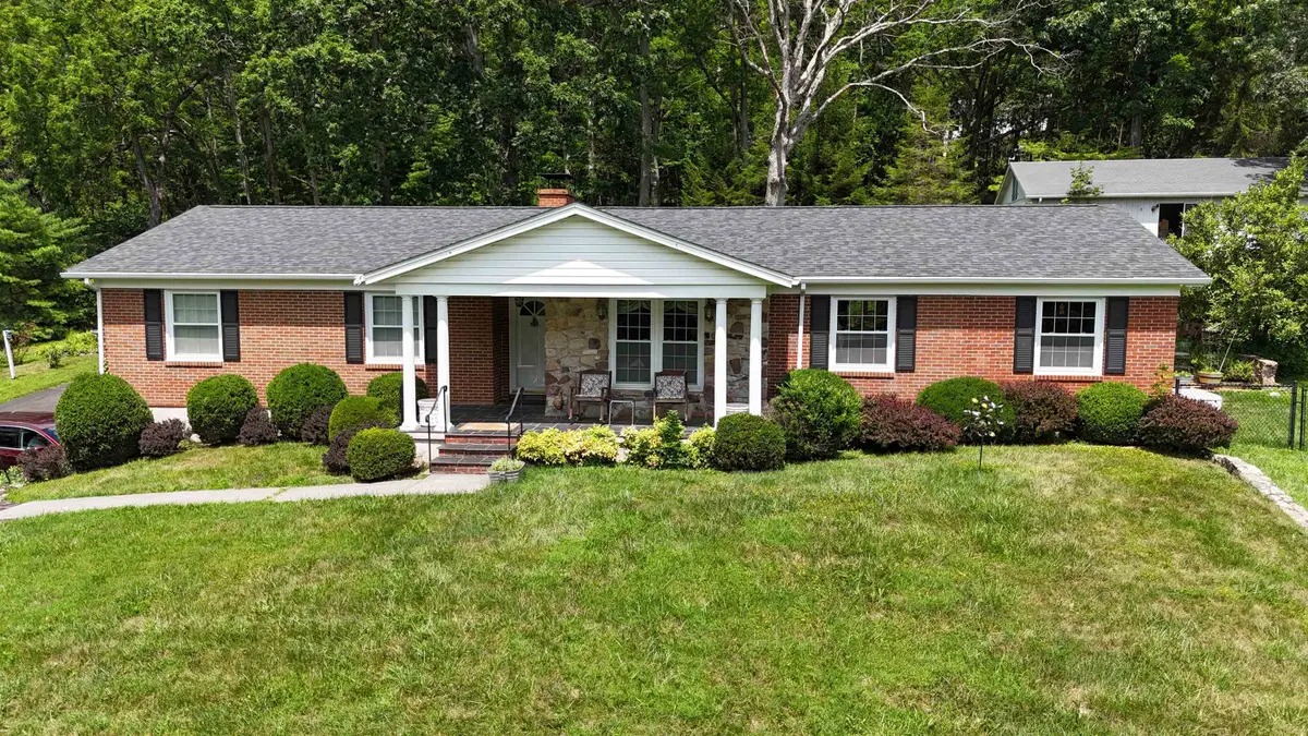 55 Roseloe Ln, Hot Springs, VA 24445 - Image #1