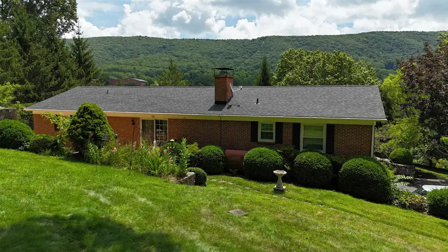 55 Roseloe Ln, Hot Springs, VA 24445 - Image #2