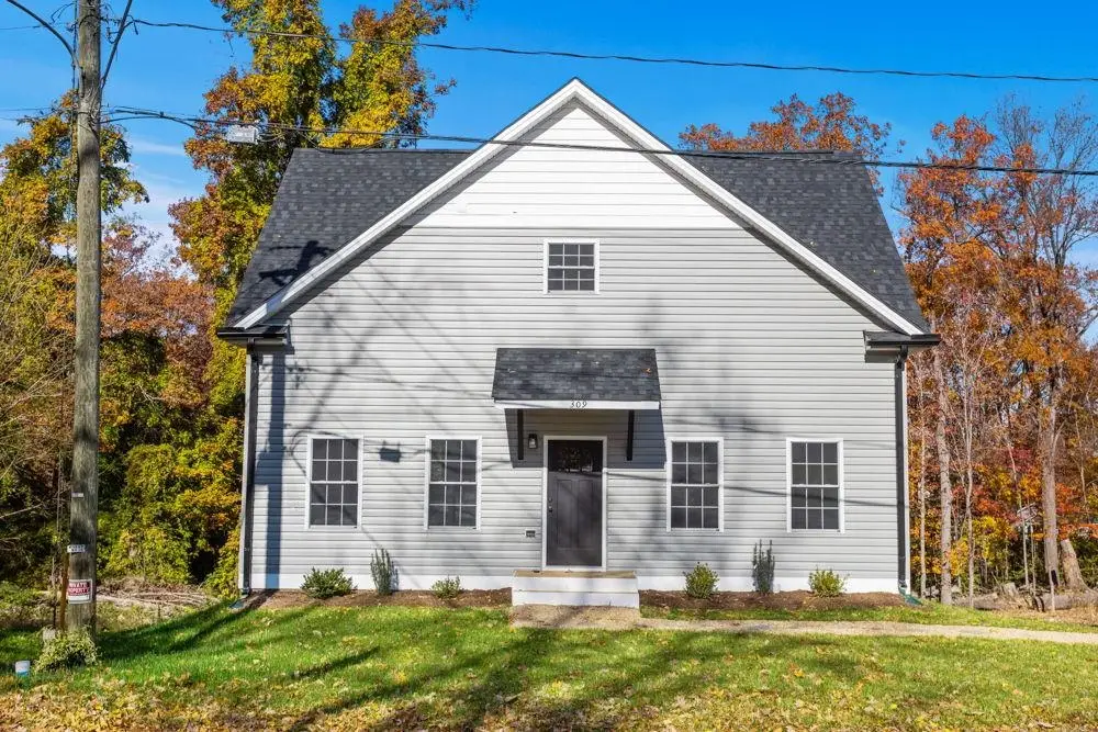 309 Ivanhoe Ave, Waynesboro, VA 22980 - Image #1