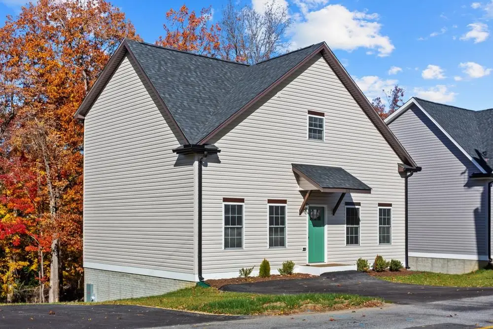 313 Ivanhoe Ave, Waynesboro, VA 22980 - Image #1