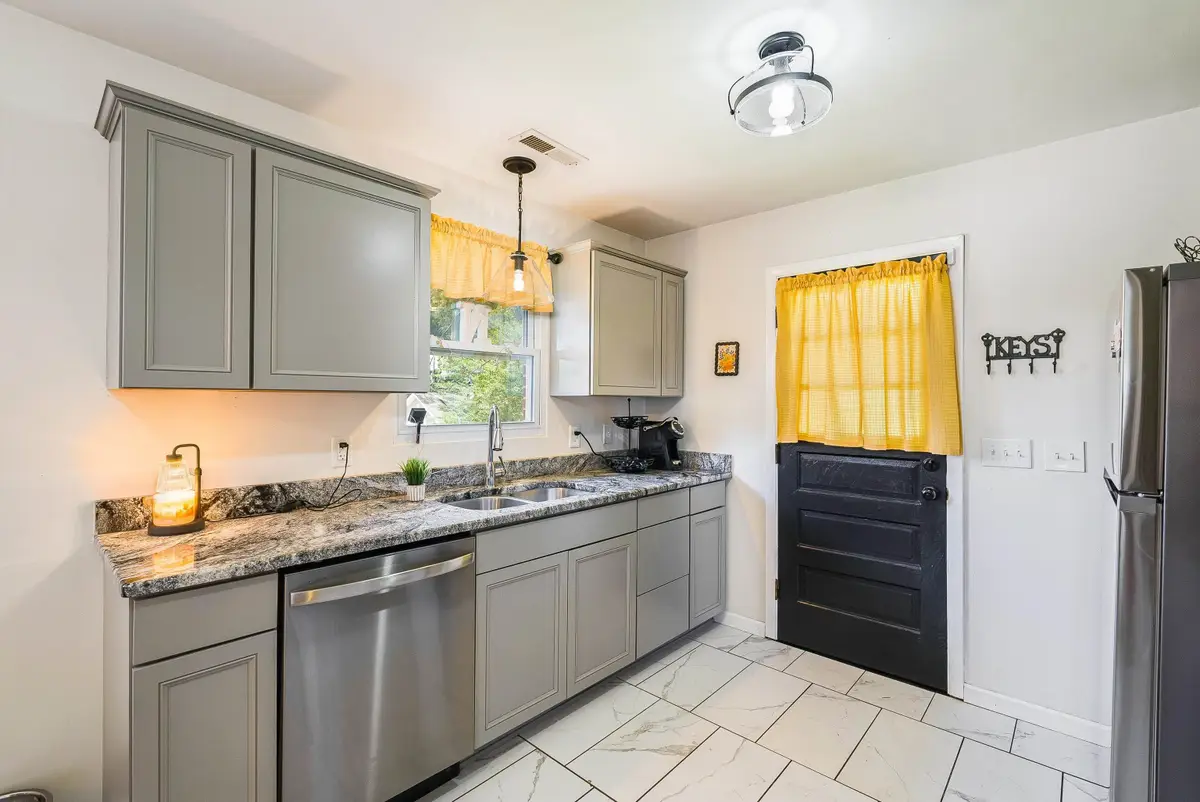 2260 Pine Ave, Buena Vista, VA 24416 - Image #1