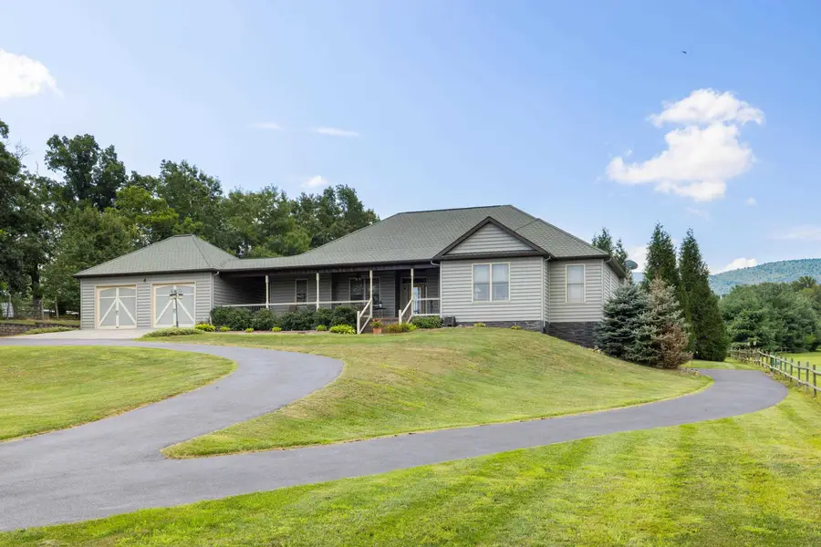 347 Horseshoe Cir, Stuarts Draft, VA 24477 - Image #2