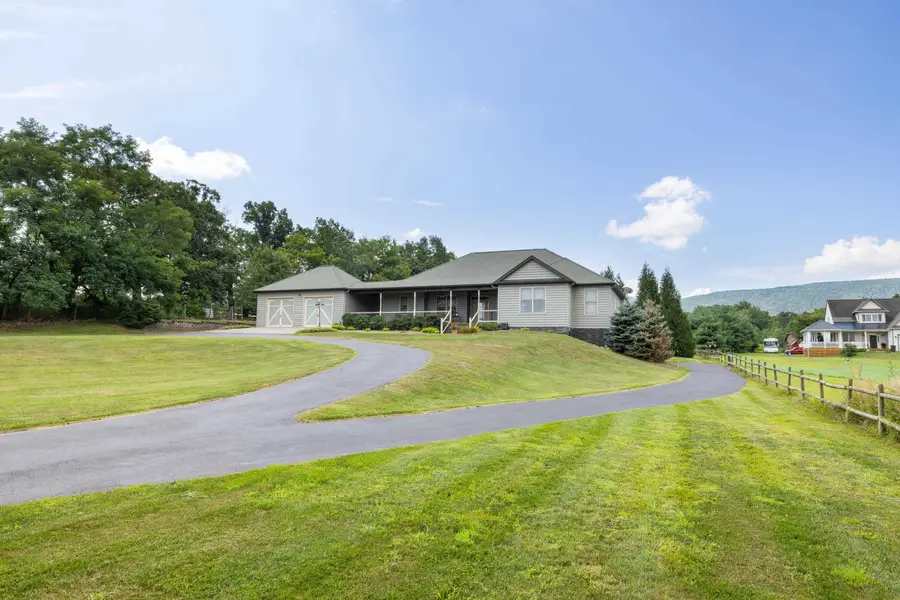347 Horseshoe Cir, Stuarts Draft, VA 24477 - Image #3