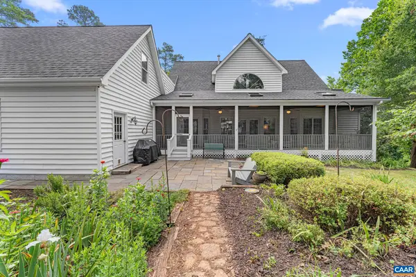 690 Page St, Scottsville, VA 24590