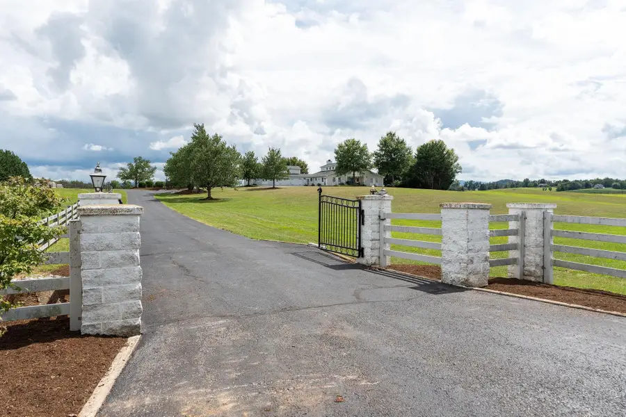 1040 Tinkling Spring Rd, Staunton, VA 24401 - Image #2