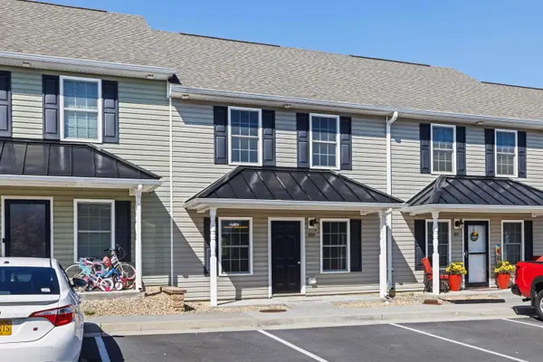 805 Carson Cir, Grottoes, VA 24441