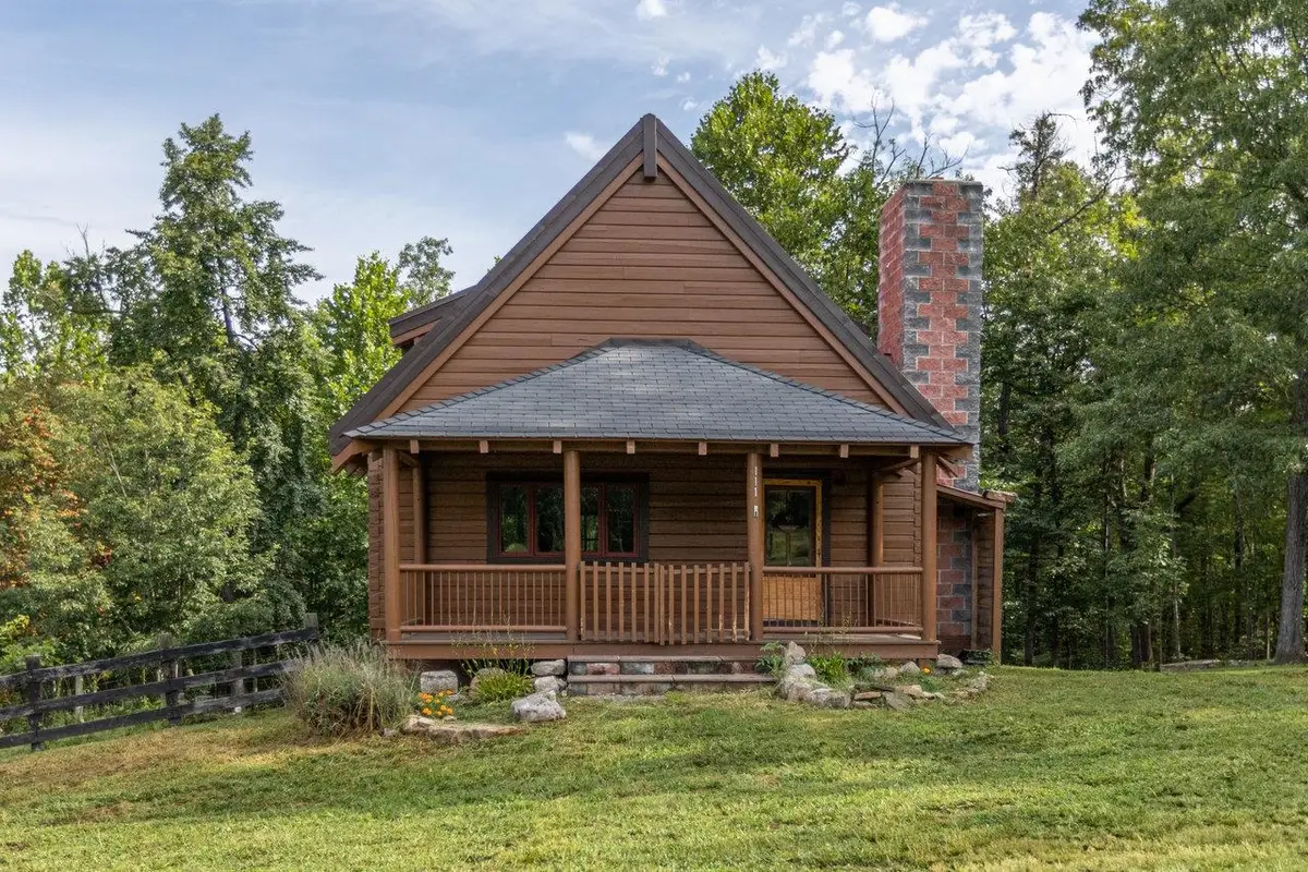 111 Copperhead Rd, Edinburg, VA 22824 - Image #1