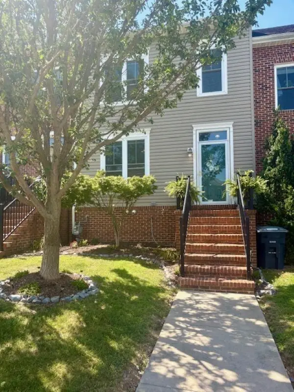 348 Blue Stone Hills Dr, Harrisonburg, VA 22801