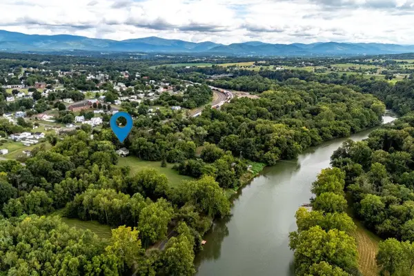 290 Shenandoah River Rd, Shenandoah, VA 22849