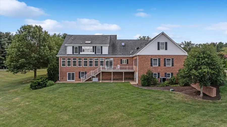 256 Cliffside Dr, Edinburg, VA 22824 - Image #2