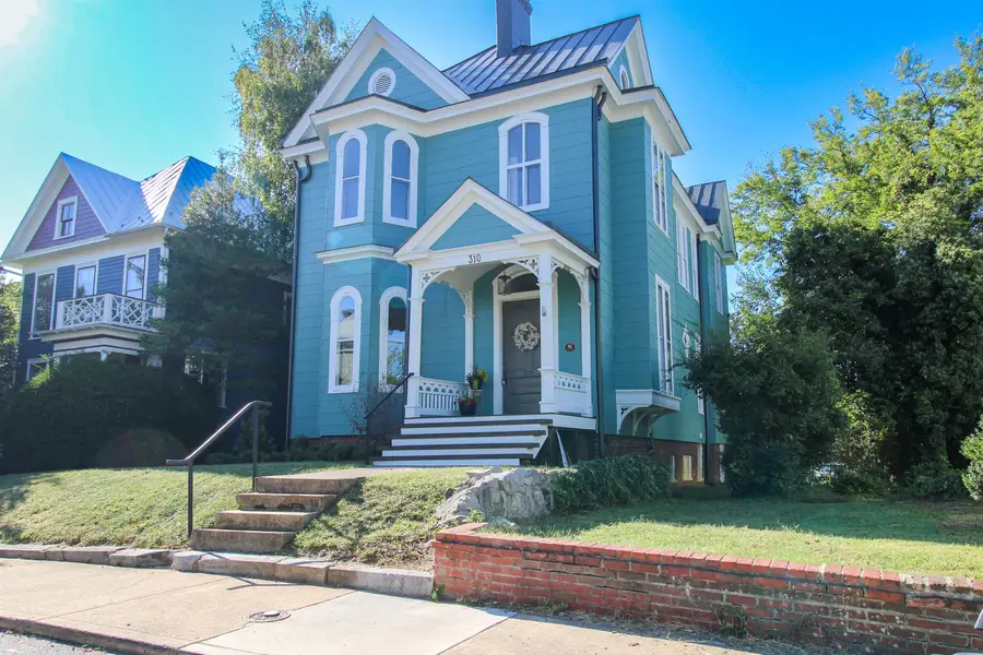 310 Berkeley Pl, Staunton, VA 24401 - Image #2