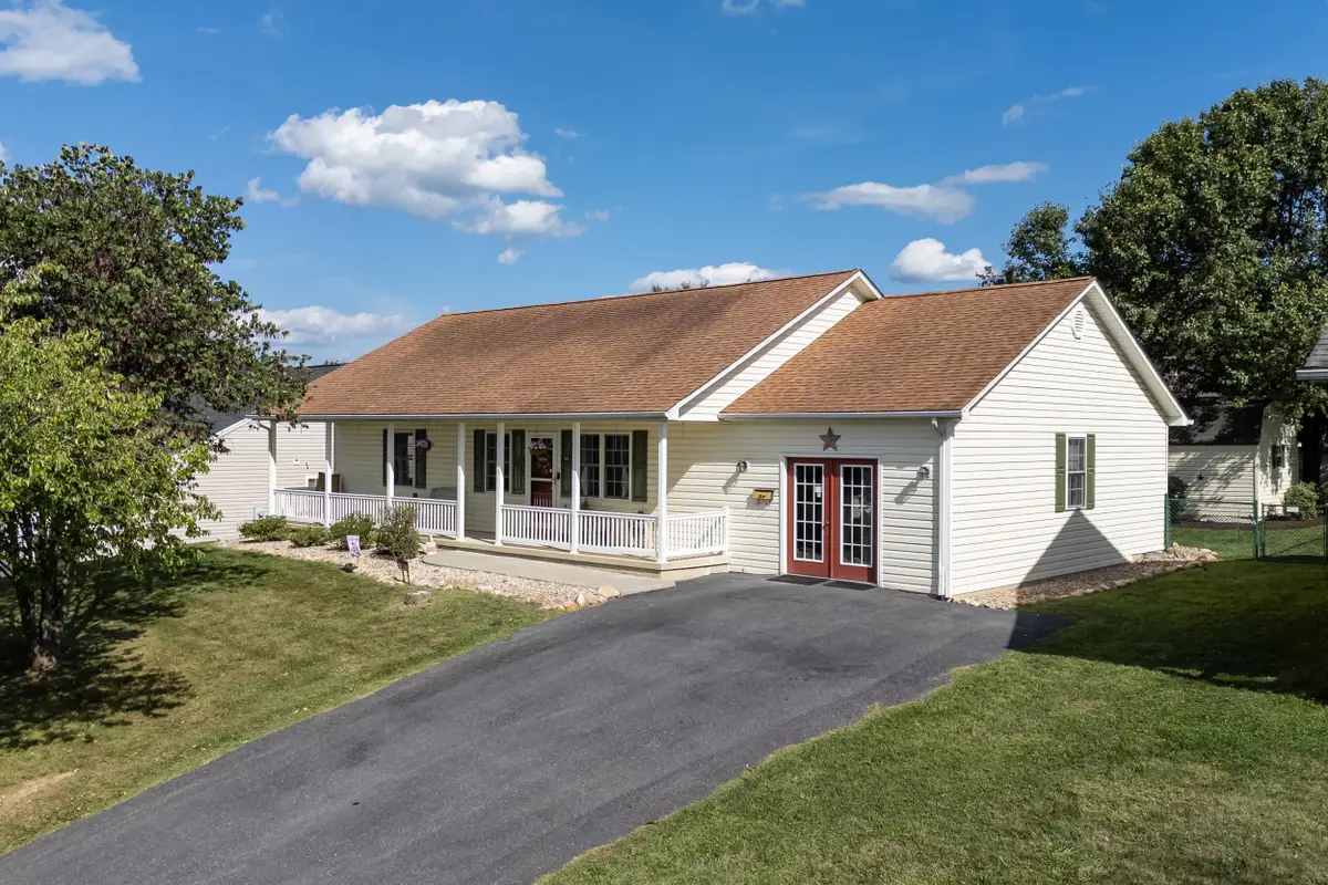 18 Foxhall Ln S, Weyers Cave, VA 24486 - Image #1