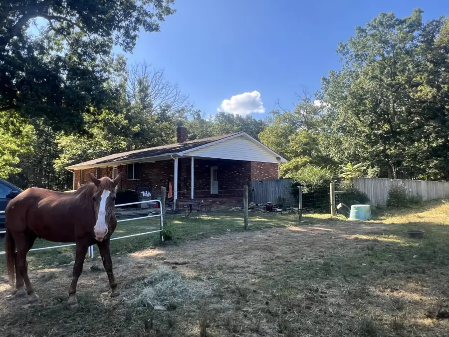 313 Mill Creek Ln, Stuarts Draft, VA 24477 - Image #2