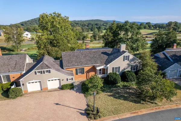 15 Ednam Village St, Charlottesville, VA 22903